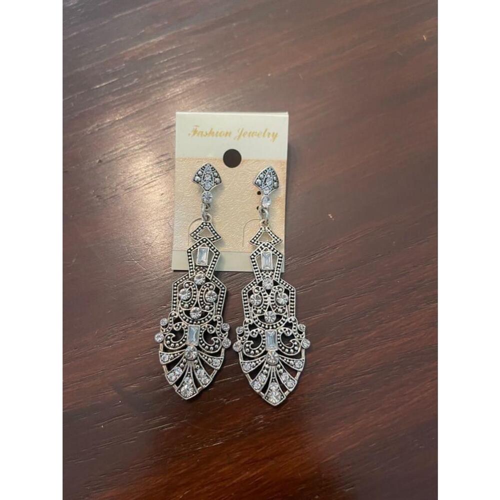 Women’s fashion‎ earrings 
New never worn